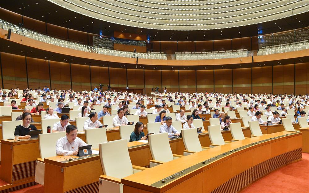 Quốc hội chính thức thông qua Luật về Xuất cảnh - Nhập cảnh